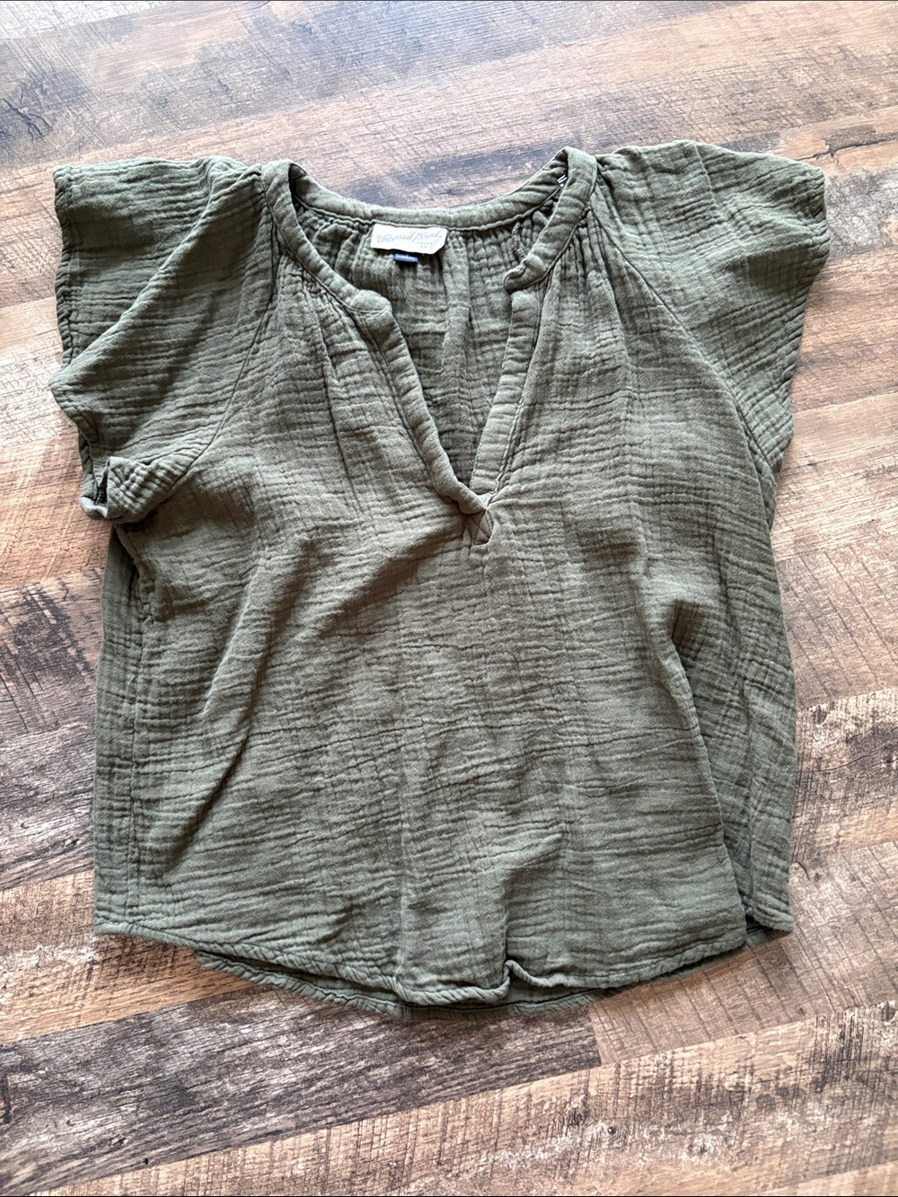 Universal Thread Olive Gauze Split-Neck Short Sleeve Top